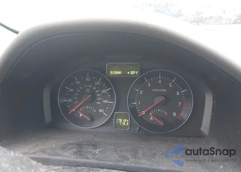 2011 Volvo V50 T5 from USA, damaged, VIN YV1672MW6B2625813